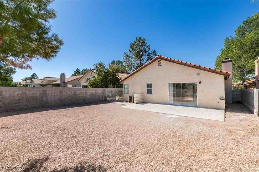 8292 Palmada Dr - Photo 2 of 39