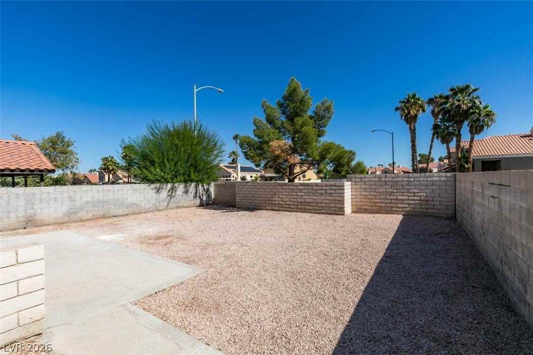 8292 Palmada Dr - Photo 4 of 39