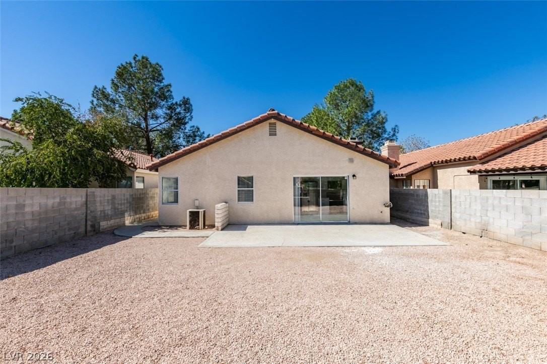 8292 Palmada Dr - Photo 5 of 39