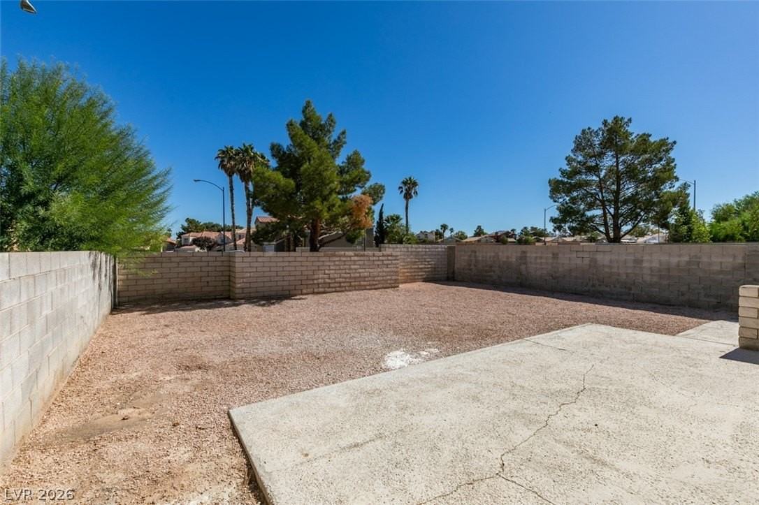 8292 Palmada Dr - Photo 7 of 39