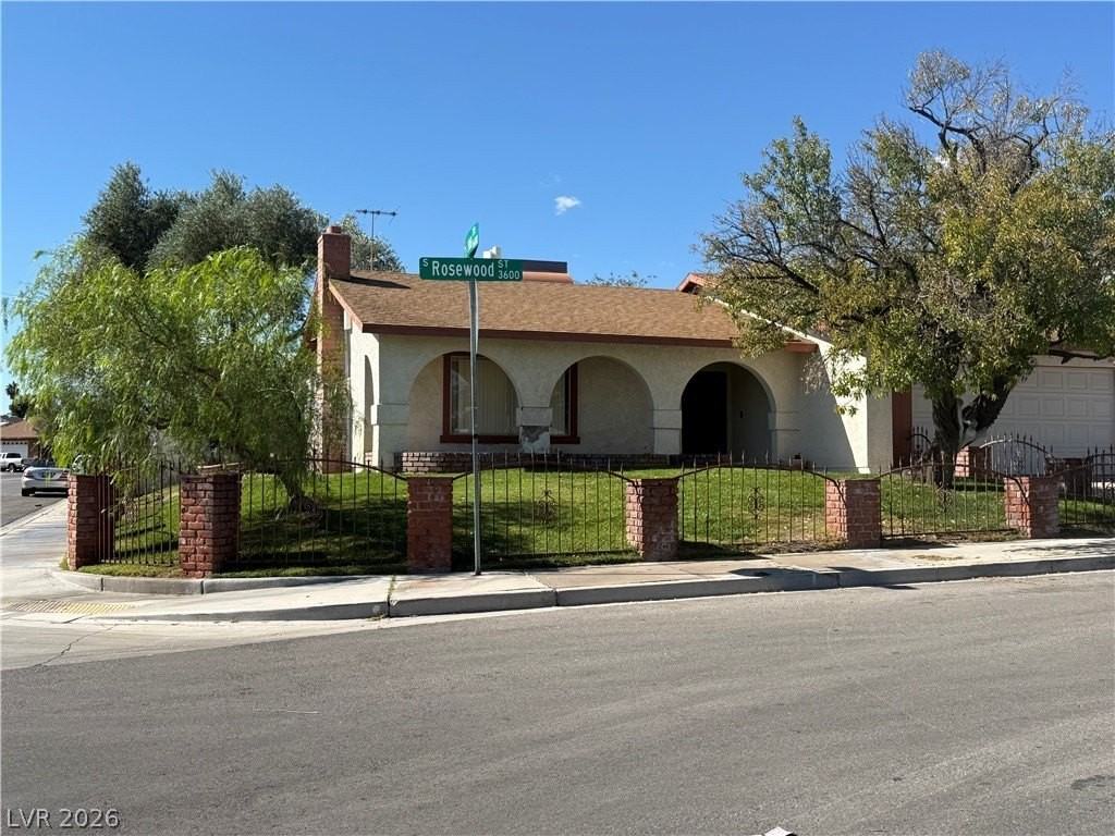 3611 Rosewood St - Photo 2 of 31