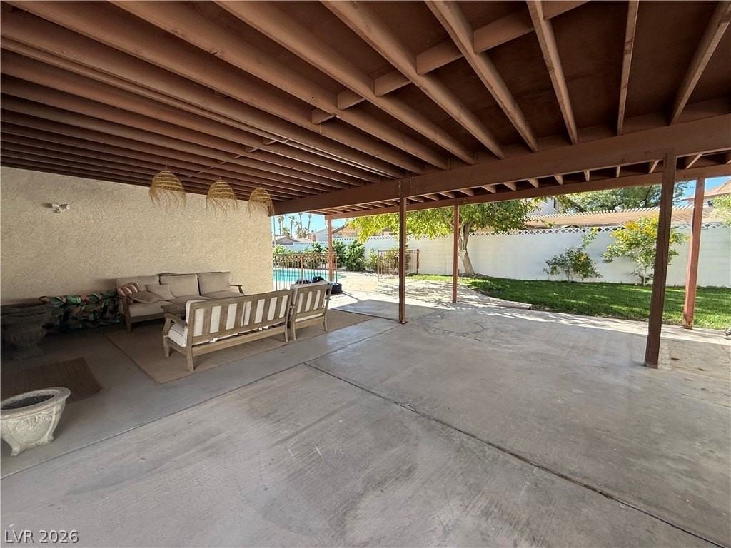3611 Rosewood St - Photo 5 of 31