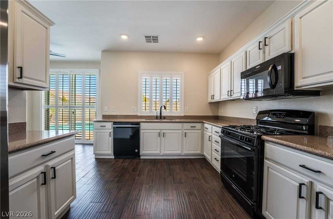 3230 Orange Sun St - Photo 5 of 22