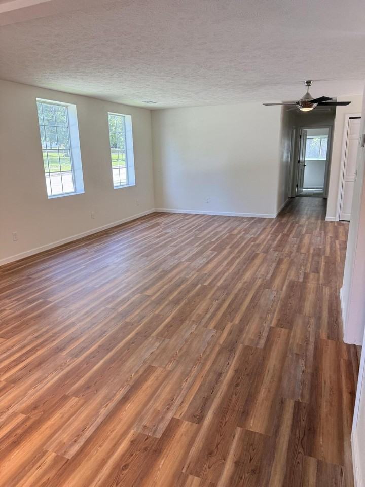 410 W Benton St - Photo 3 of 19