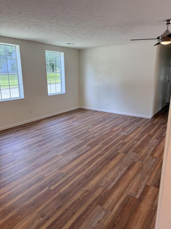 410 W Benton St - Photo 4 of 19