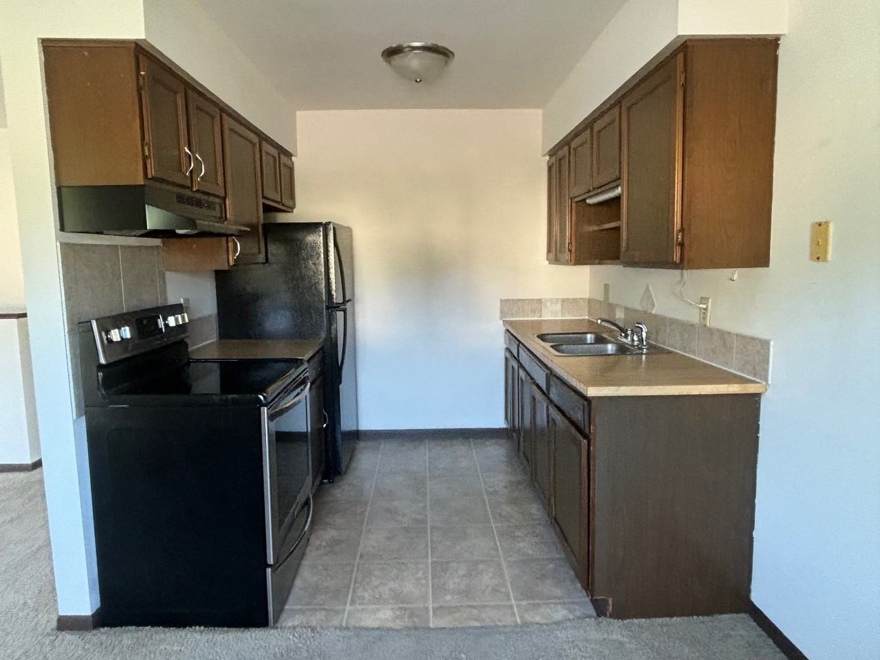 1125 Country Ln - Photo 3 of 16