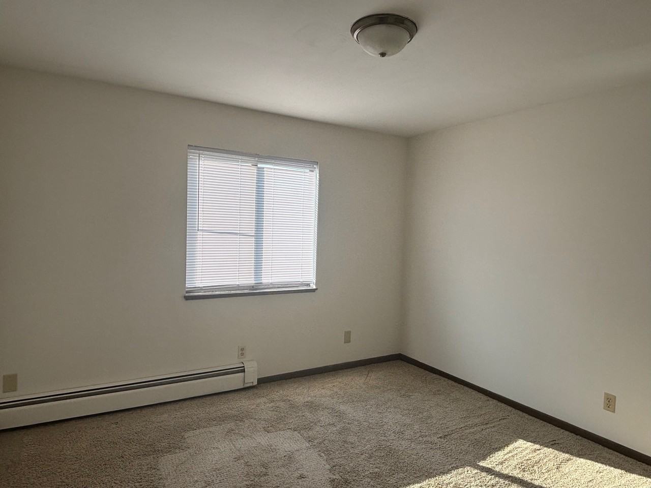 1125 Country Ln - Photo 4 of 16