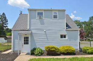featured image of 10 Ridgedale Ave W