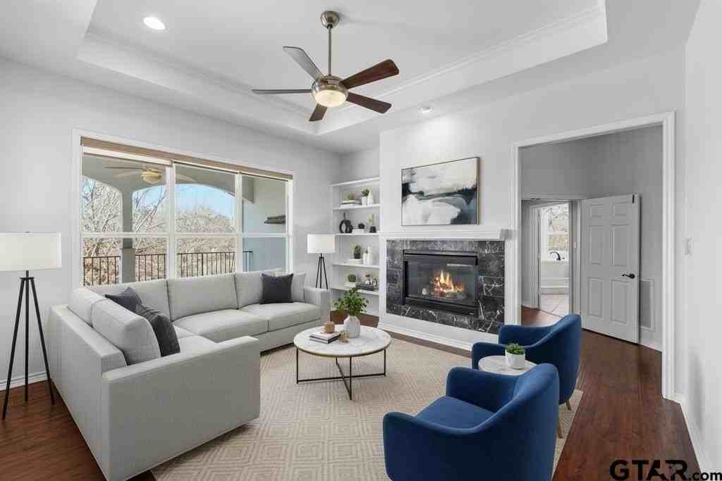 7031 Ridge Place Cir - Photo 4 of 48