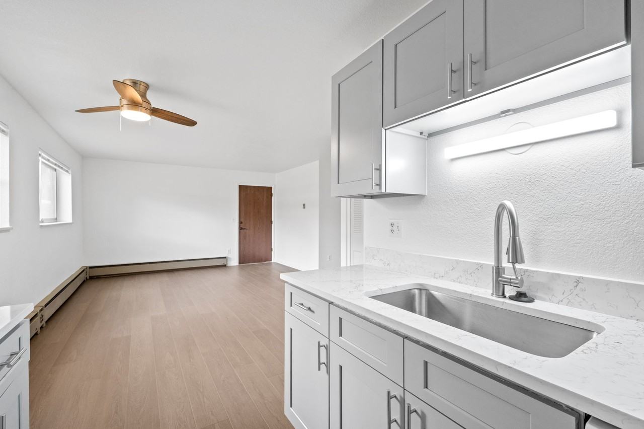 7050 West 37th Avenue - Photo 4 of 26