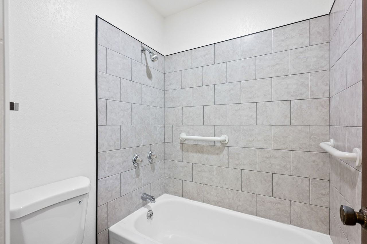 7050 West 37th Avenue - Photo 7 of 26