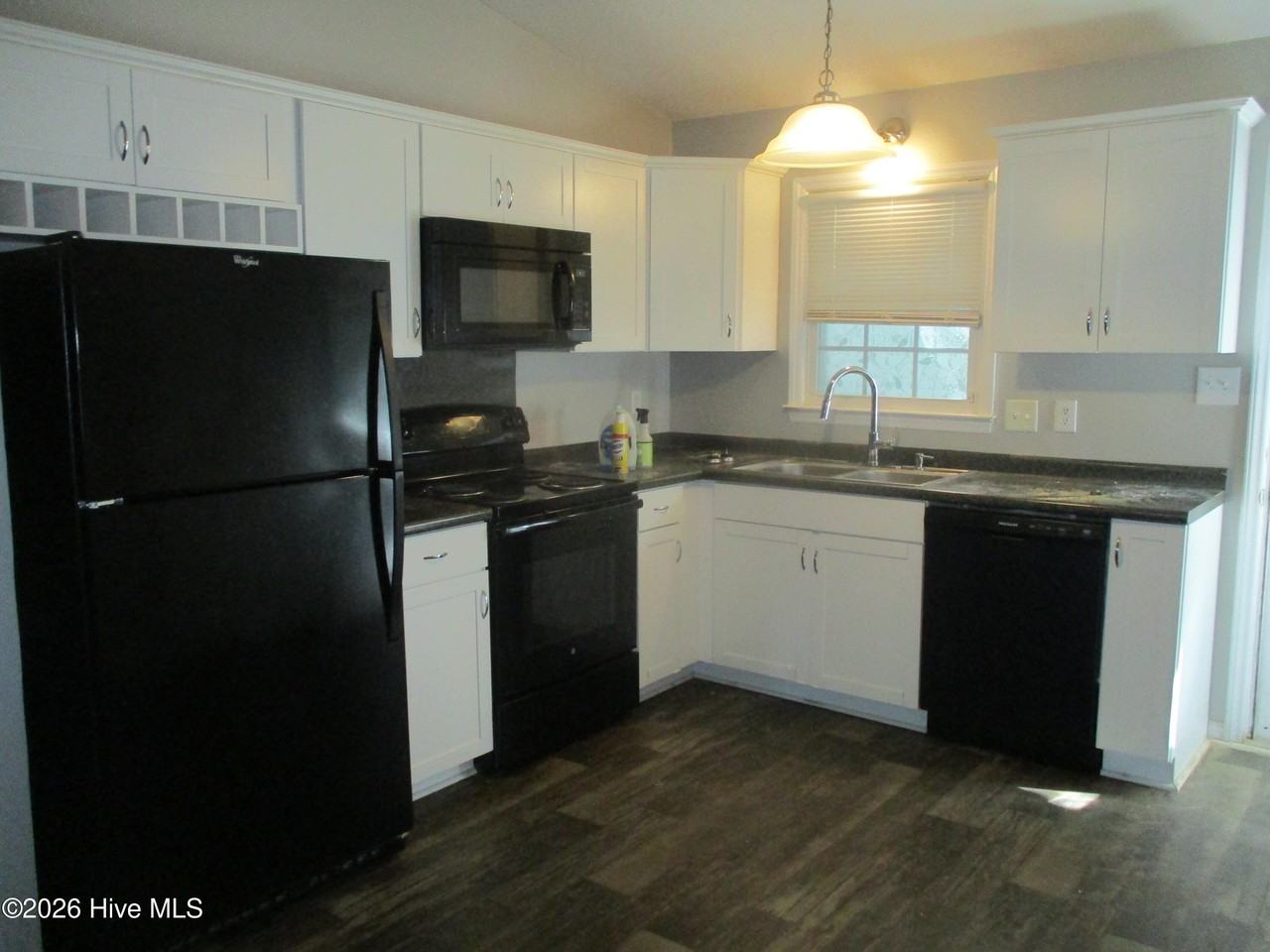 311 Cedar Creek Dr - Photo 3 of 7