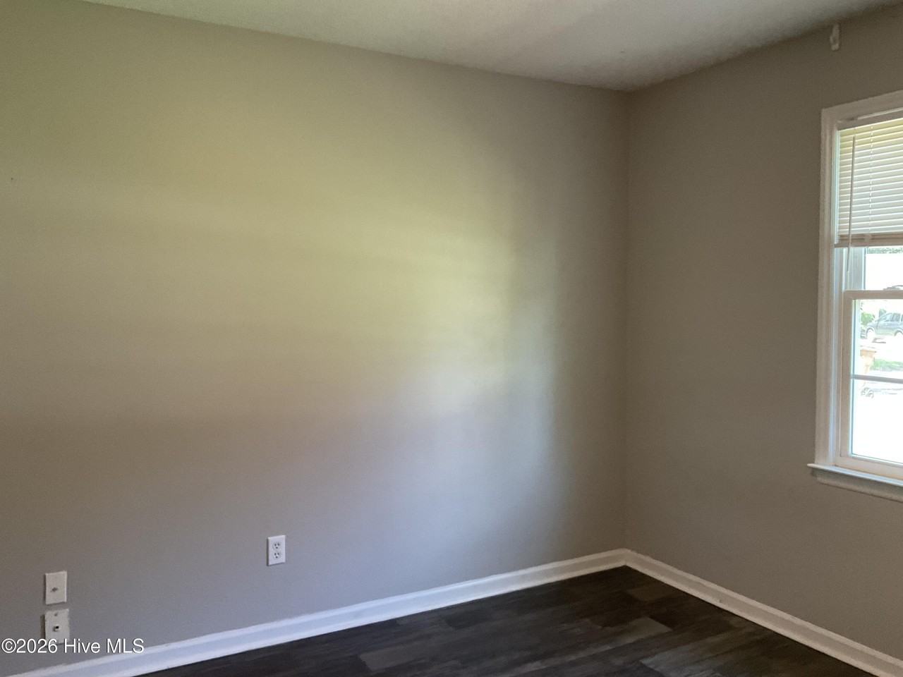 311 Cedar Creek Dr - Photo 4 of 7