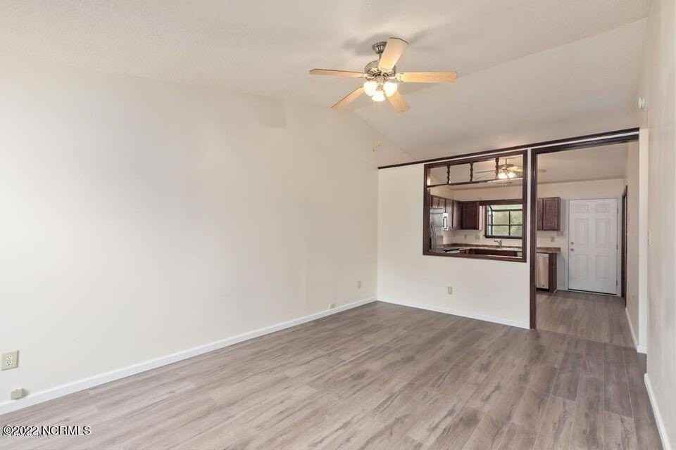 1041 Spring Villa Dr - Photo 7 of 27