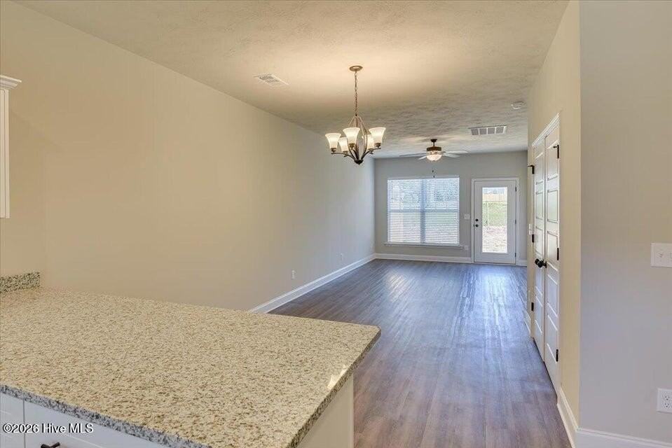 544 Hardy Pt - Photo 4 of 18