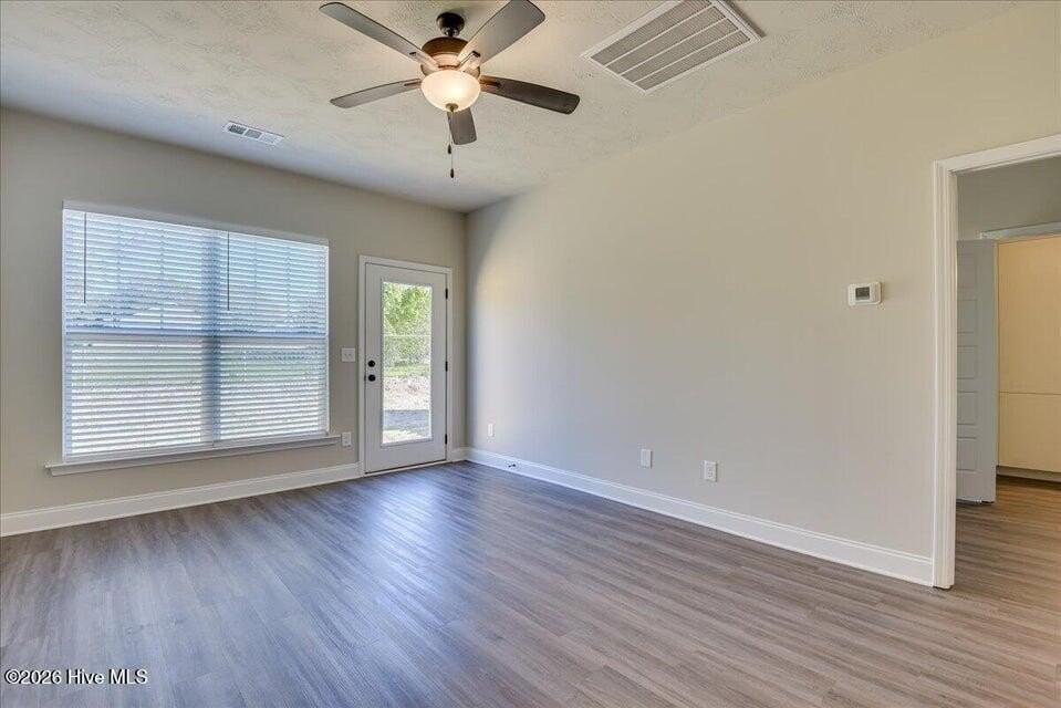 544 Hardy Pt - Photo 5 of 18