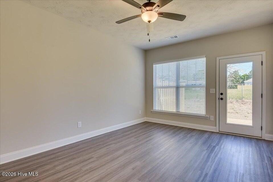 544 Hardy Pt - Photo 6 of 18