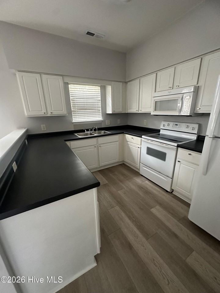 2225 Locksley Woods Dr #D - Photo 6 of 12