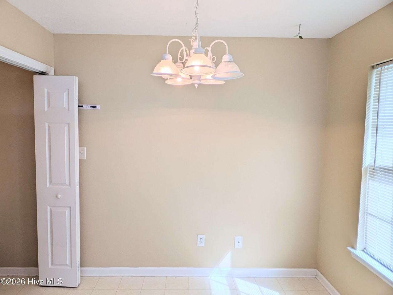 407 Flowing Creek Dr - Photo 4 of 17