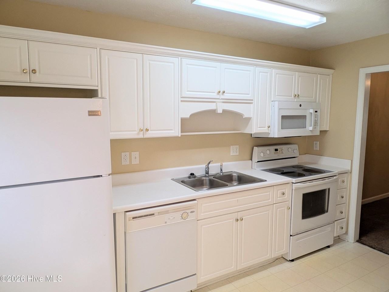 407 Flowing Creek Dr - Photo 6 of 17