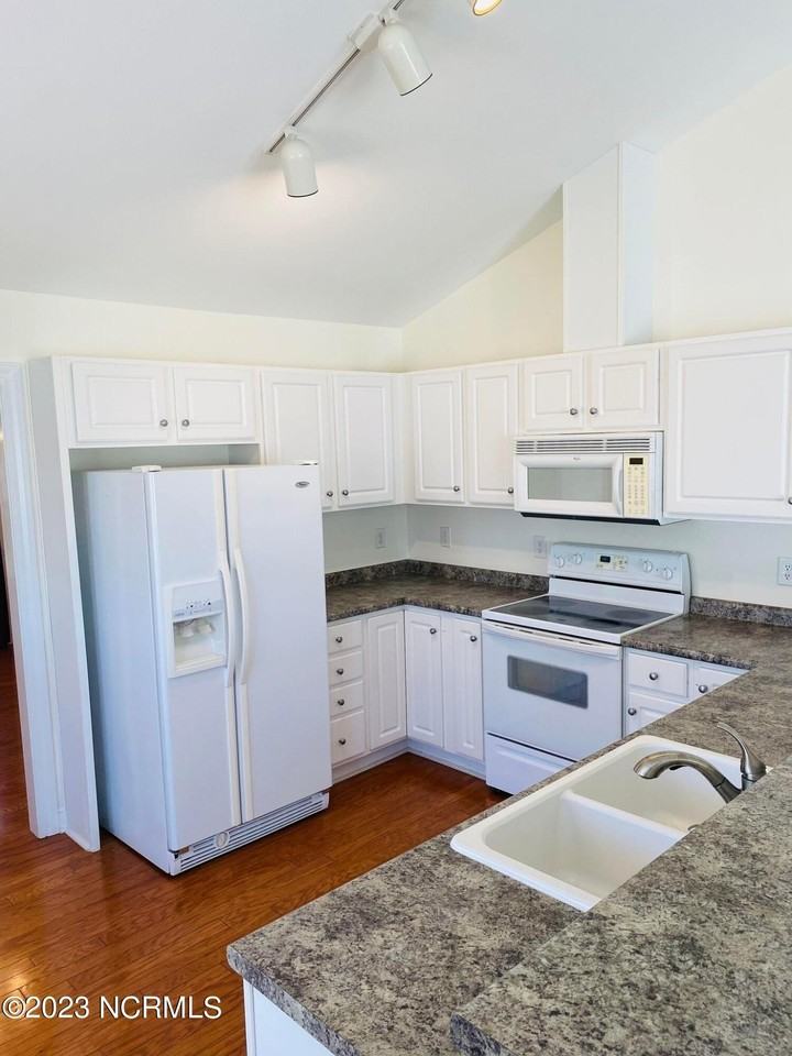 3349 Stone Bend Dr - Photo 4 of 17