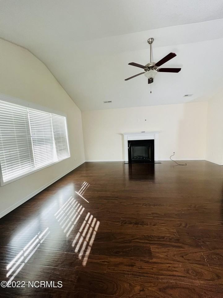 209 Imperial Ln - Photo 4 of 11