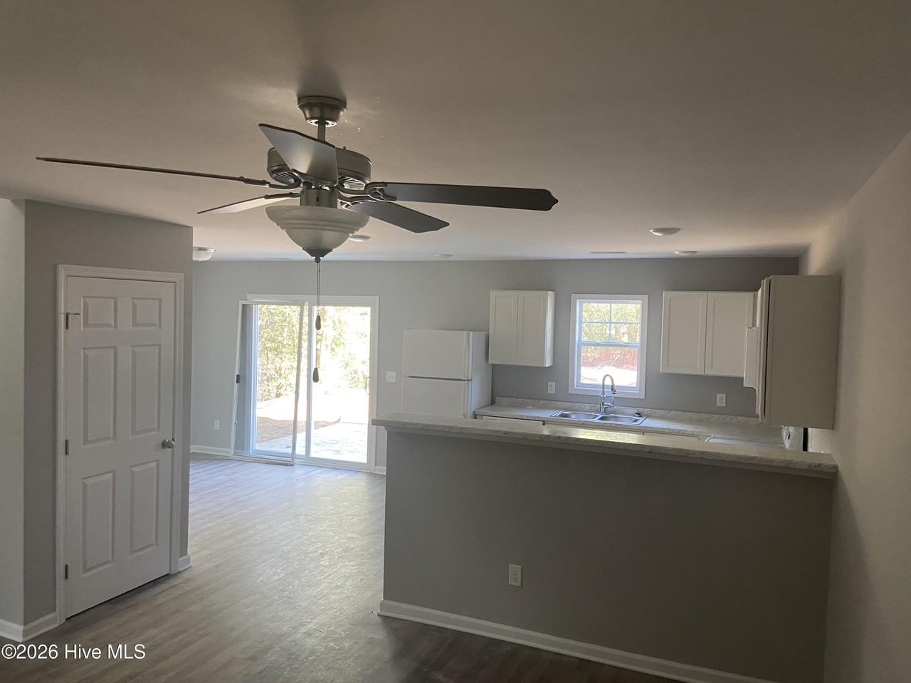 210 Jordan Ln - Photo 4 of 20