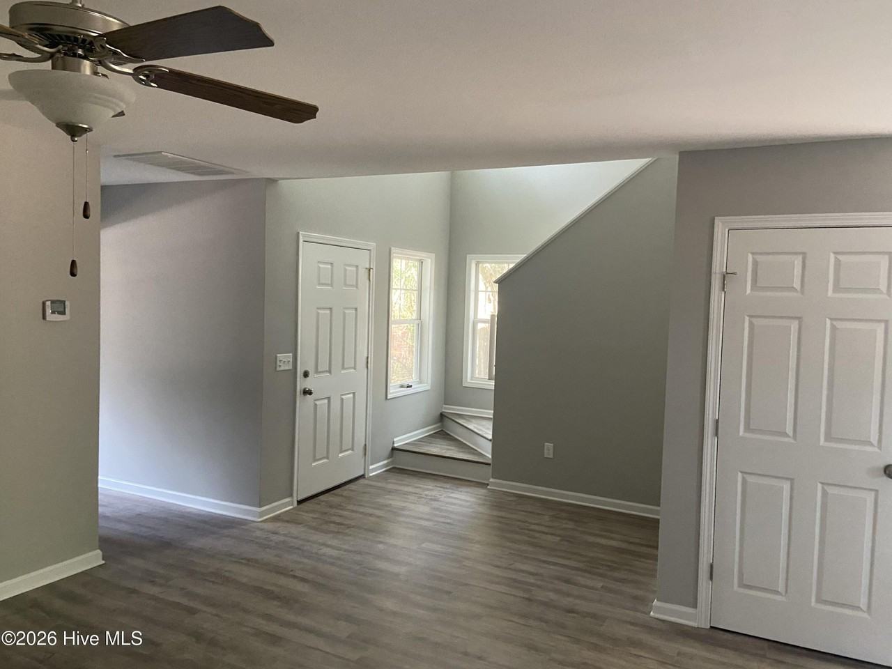 210 Jordan Ln - Photo 6 of 20