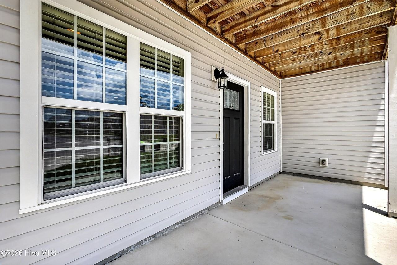221 Robert Alan Dr - Photo 4 of 32
