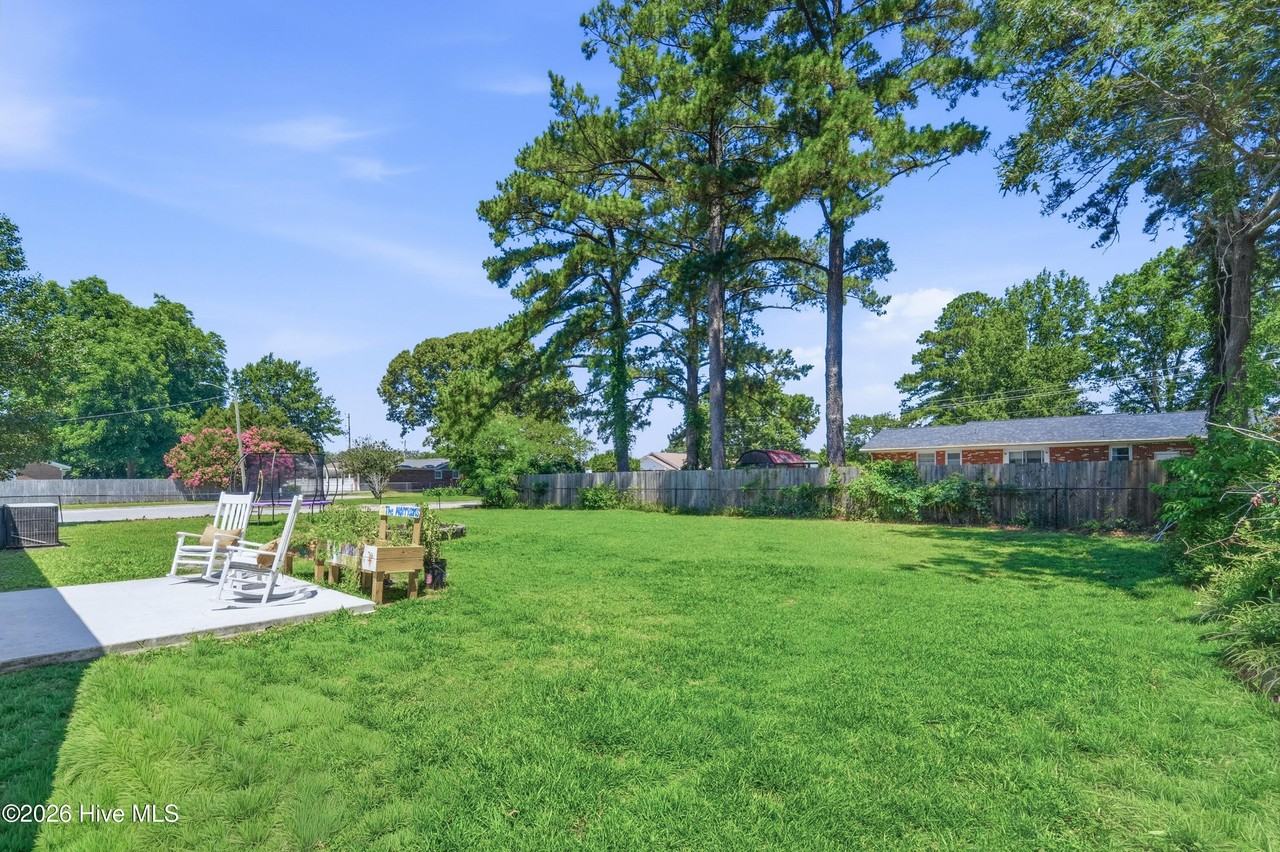 110 Estate Dr - Photo 4 of 22