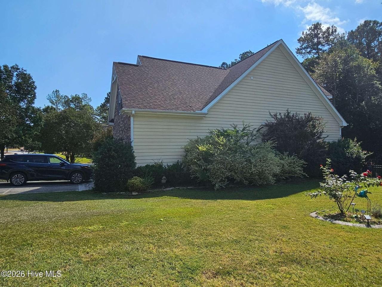 305 Skipping Water Dr - Photo 3 of 50
