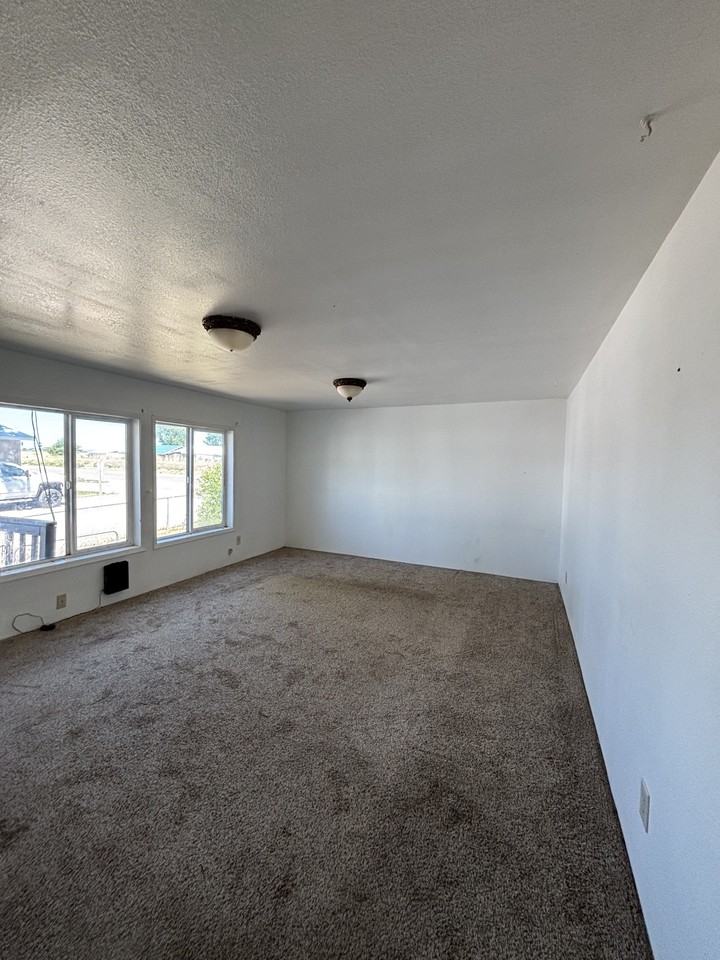 1493 N 1100 E - Photo 2 of 6