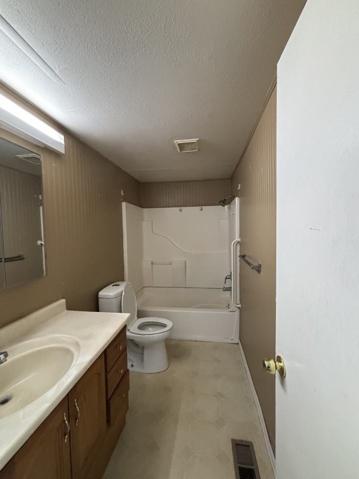 1493 N 1100 E - Photo 3 of 6