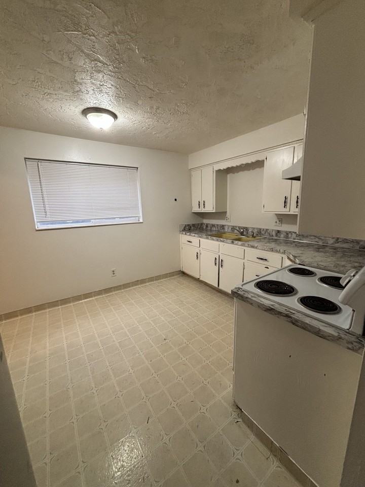 615 Hansen street - Photo 2 of 9