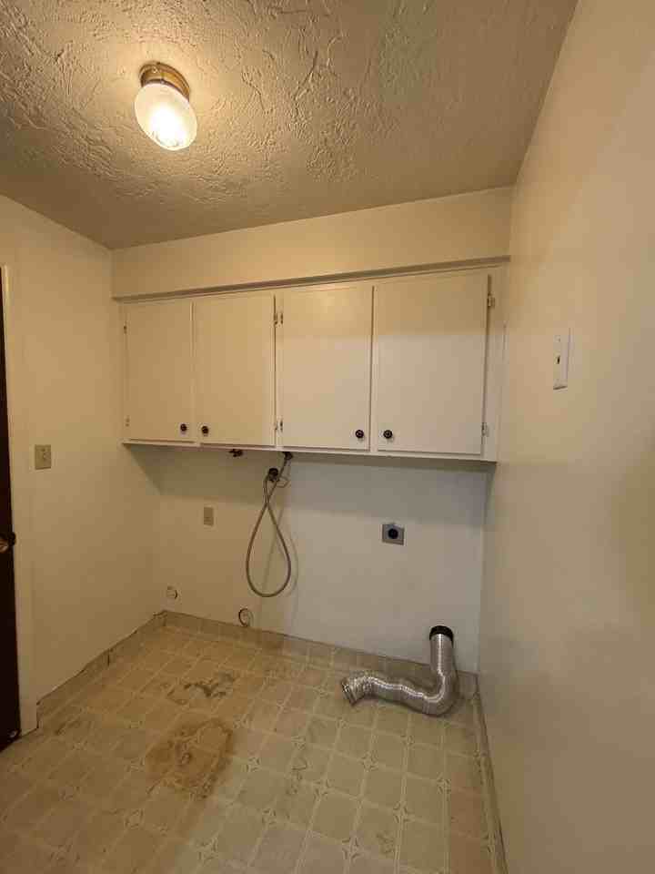 615 Hansen street - Photo 4 of 9