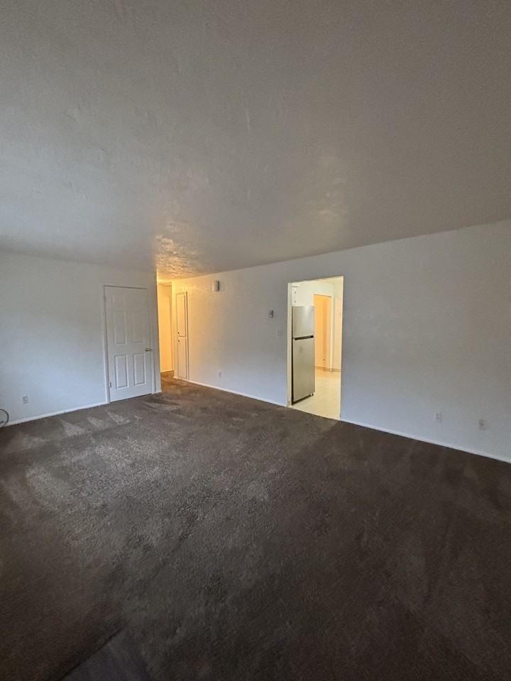 615 Hansen street - Photo 5 of 9