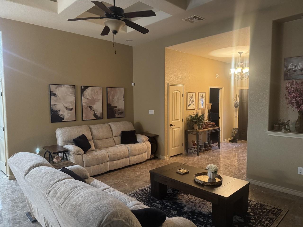 212 Knights Row Street - Photo 5 of 15