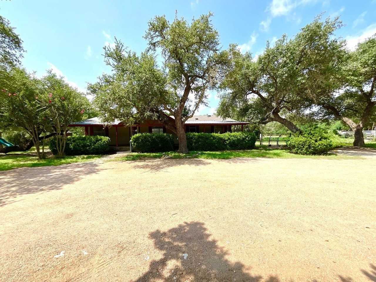 1010 Brooks Mill Rd - Photo 3 of 34