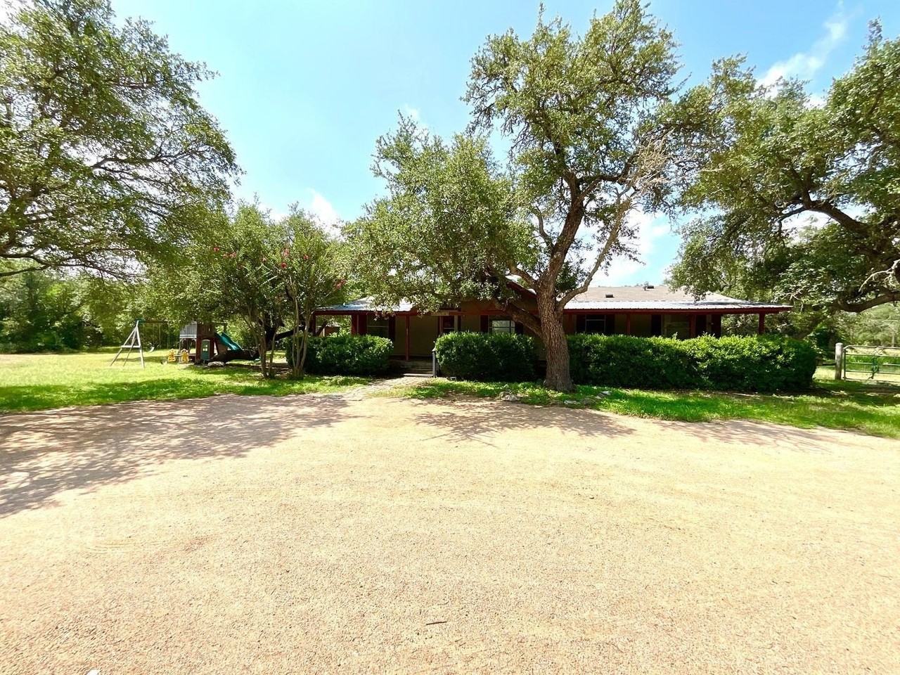 1010 Brooks Mill Rd - Photo 4 of 34