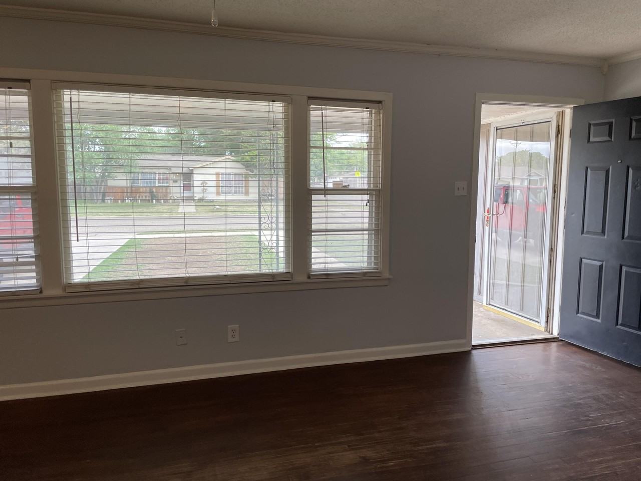 3801 32nd St - Photo 3 of 12