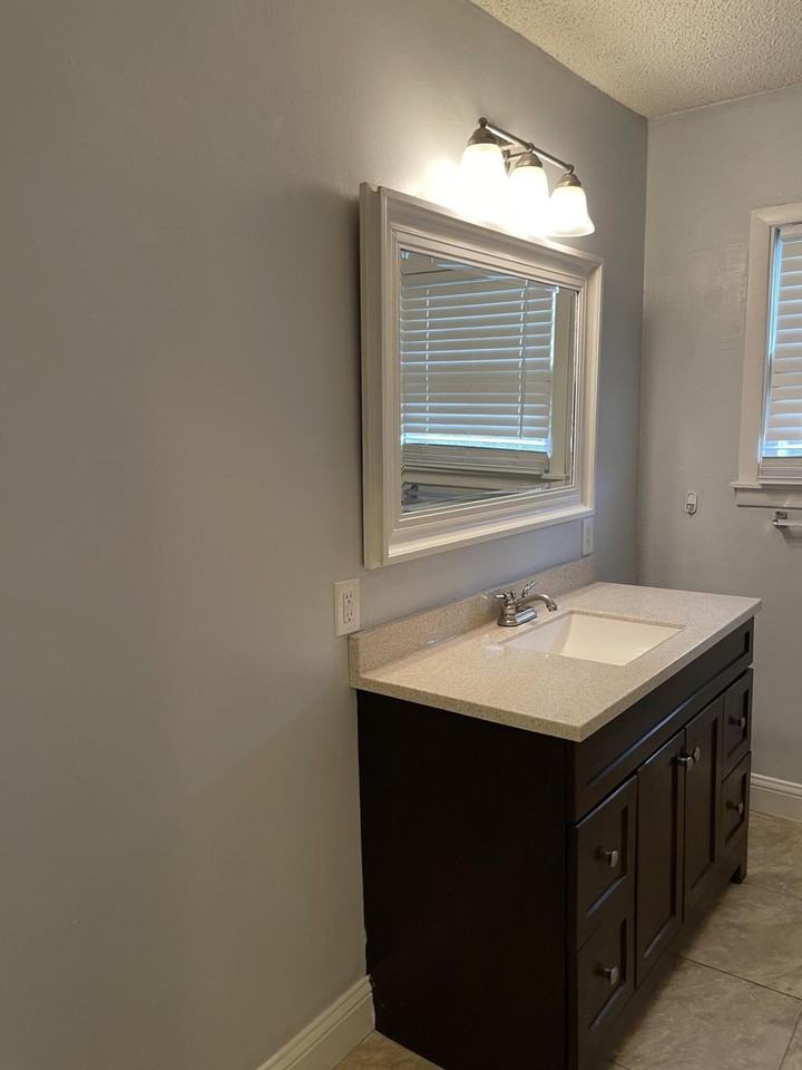 3801 32nd St - Photo 6 of 12