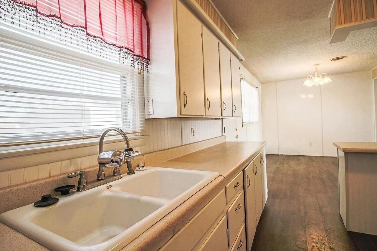 2610 49th St - Photo 3 of 17