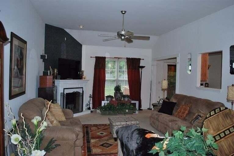 581 Forest Hill Dr - Photo 2 of 13