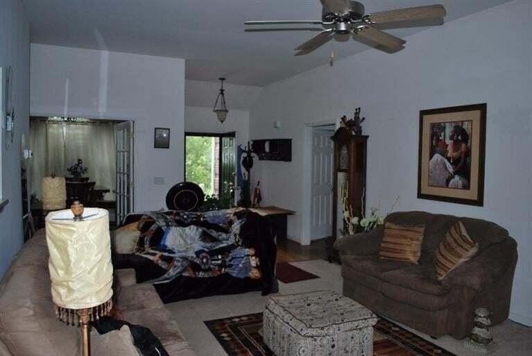 581 Forest Hill Dr - Photo 3 of 13