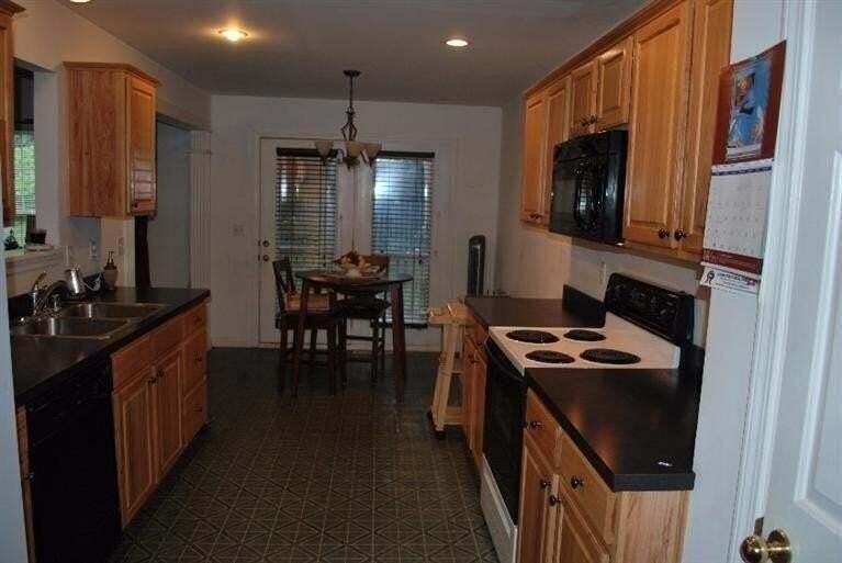 581 Forest Hill Dr - Photo 5 of 13
