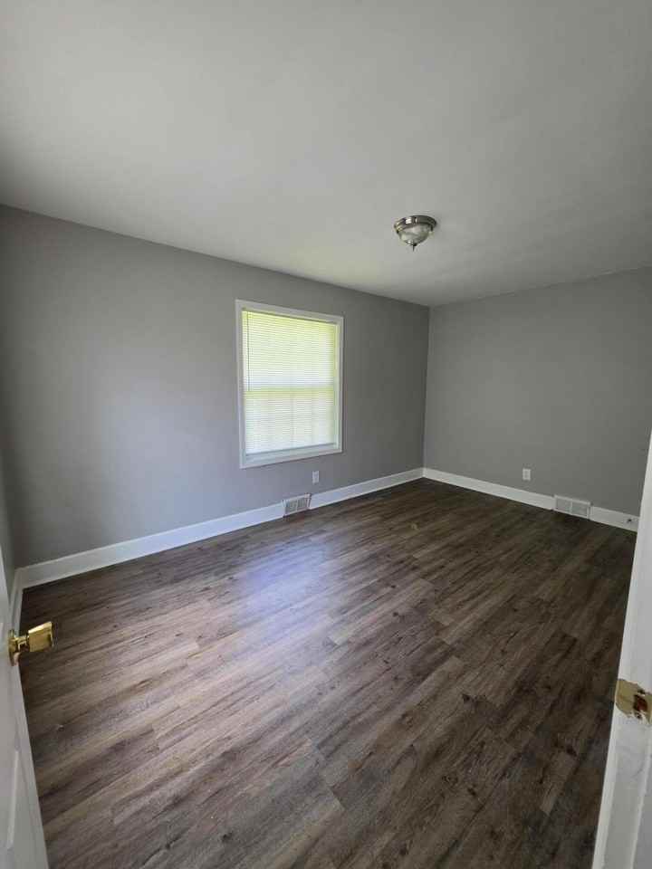 1685 N Forbes Rd - Photo 5 of 8