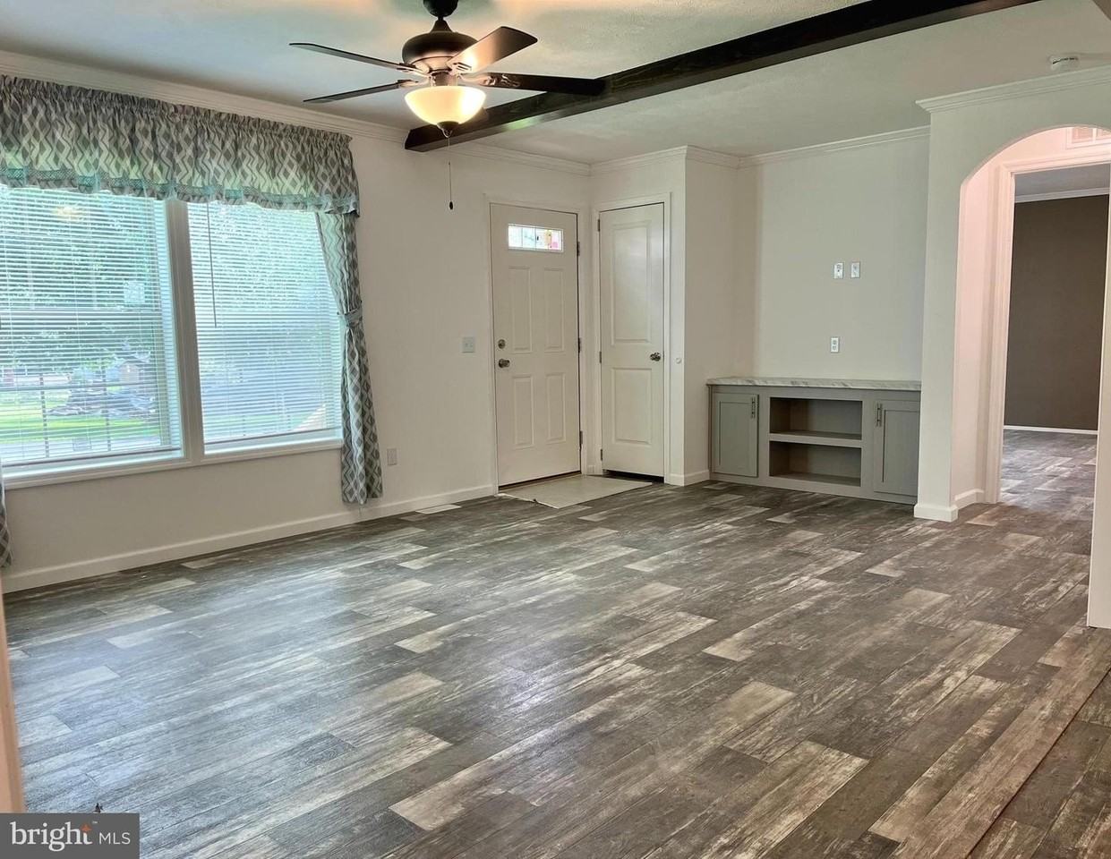 25 2nd Ave - Photo 3 of 31