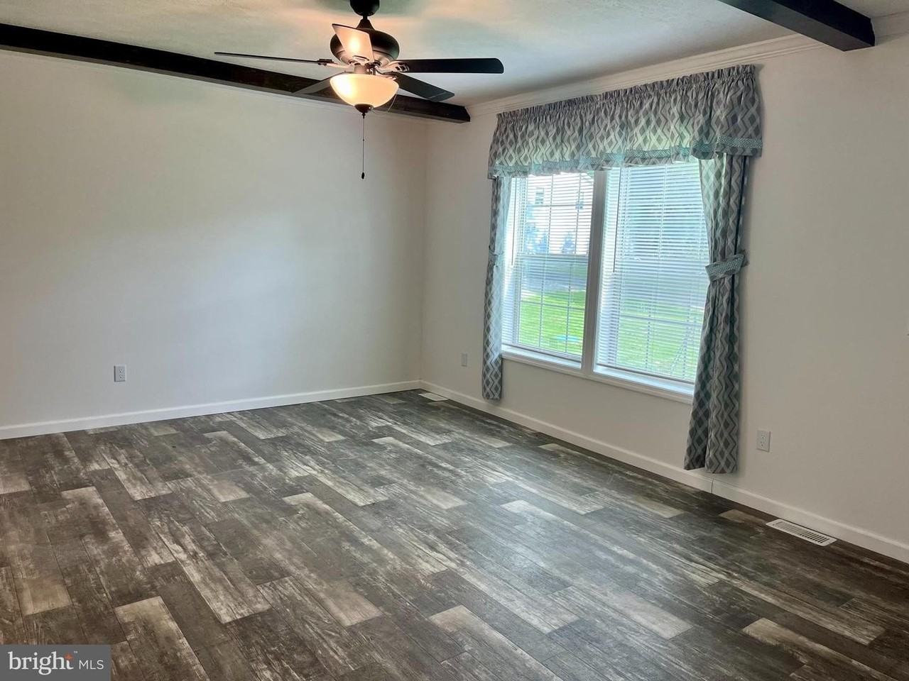 25 2nd Ave - Photo 4 of 31