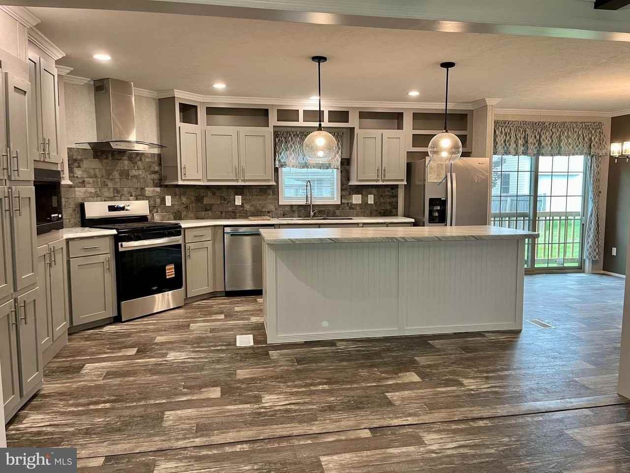 25 2nd Ave - Photo 5 of 31