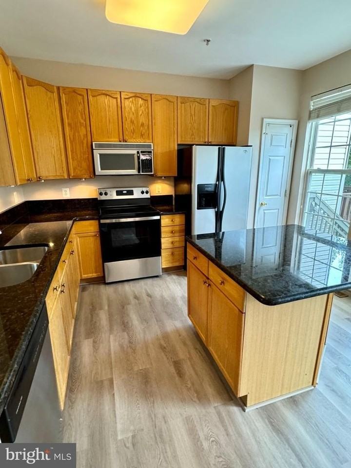 2424 Wynfield Ct - Photo 2 of 35